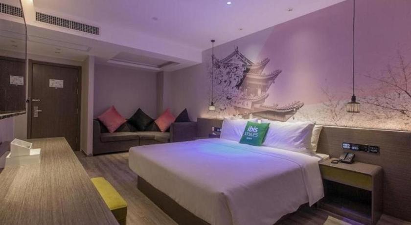Ibis Styles Wuhan Optics Valley Square Hotel Екстериор снимка